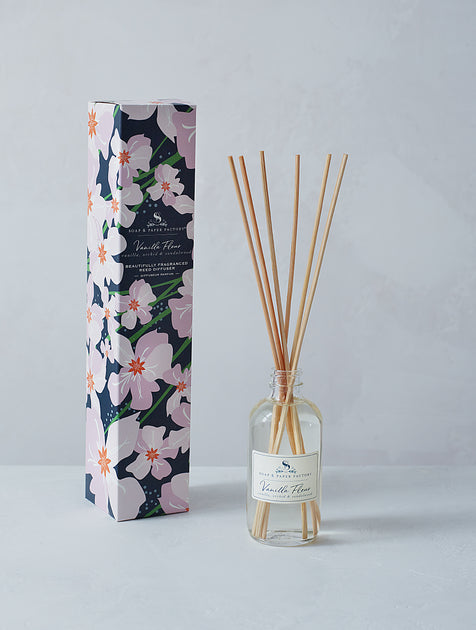Reed Diffuser Oil Vanilla Chai Room Diffuser Oil Square Vase, Natural Dyed  Reeds 